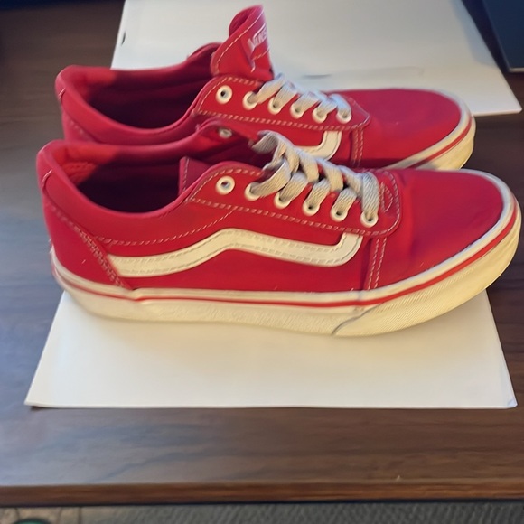 Classic Vans red with white trademark logo on the sides - Picture 4 of 7